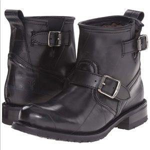 FRYE Women's Engineer Shearling Short Winter Boot